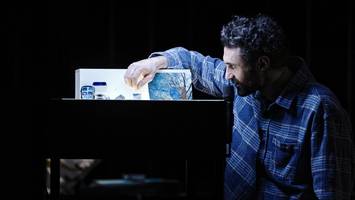 Verneigung vor einer Stadt und vor einer Farbe: „Bluets“