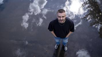 Dieser Hamburger schrieb Reden für Heidi Reichinnek, jetzt kommt sein neues Buch