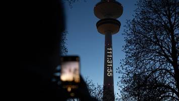 schon wieder: riesen-countdown leuchtet diesmal auf dem hamburger fernsehturm