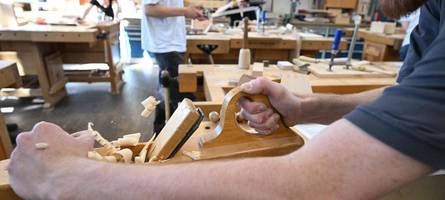 „bei uns glühen die telefone“: handwerk in schwaben kritisiert die 1000-euro-prämie