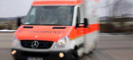 Nach Unfall auf Ulmerstraße: Herumfliegendes Autoteil trifft Radfahrerin