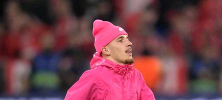 Alles im pinken Bereich: Lennart Karls Auftritt könnte ihm Ärger einbringen