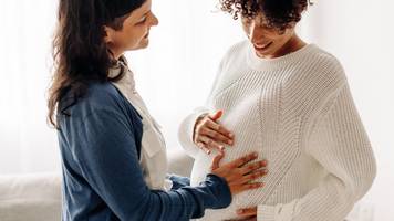 Sechsfache Leihmutter gibt ihren Finanz-Job auf und gründet Agentur mit Millionen-Umsatz