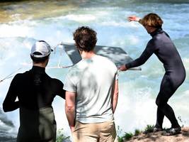 Streit um Surfspot: Drei Bretter sollen jetzt die Eisbachwelle retten