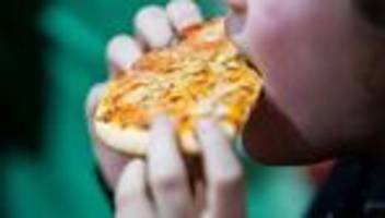 Ernährung: Limo, Tiefkühlpizza, Wurst - für Kinder besonders schädlich?