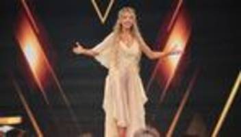 Musik: Shirin David teilt in Song gegen Merz und Gottschalk aus