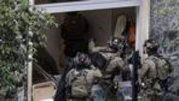 Süditalien: Bewaffnete halten mehrere Geiseln bei Banküberfall in Neapel