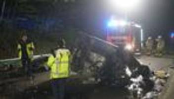 Unfälle: Autofahrer prallt gegen Brückenpfeiler und stirbt