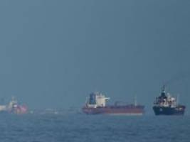 Für alle Schiffe: Iran öffnet Straße von Hormus während Waffenruhe im Libanon