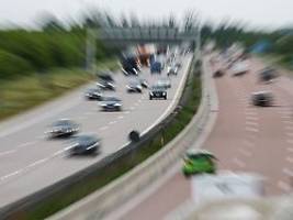 spurwechsel auf der autobahn: gerichtsurteil: ungeduld beim Überholen rächt sich