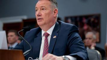 Umstrittene US-Einwanderungsbehörde: Trumps ICE-Chef tritt zurück