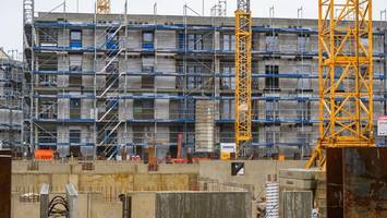 hier sollen in pankow 400 neue wohnungen im turbo-verfahren entstehen