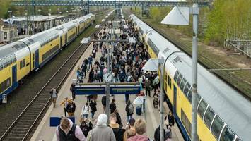 bahnstrecke hamburg–bremen gesperrt – hunderte reisende stranden