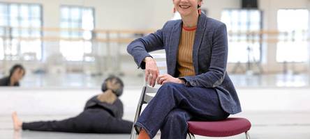 die frau im hintergrund des augsburger balletts: carla silva