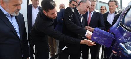 Hier werden Kilos gezapft: Wasserstoff-Tankstelle am Flughafen Memmingen eröffnet