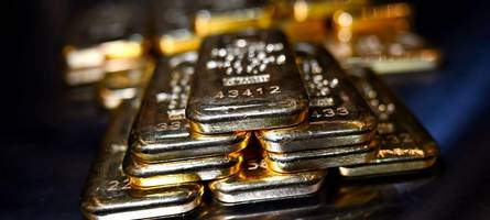 mann findet in gekauftem tresor goldbarren – und meldet den fund