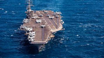 Flugzeugträger USS Dwight D. Eisenhower erleidet Feuer auf der Marinewerft Norfolk