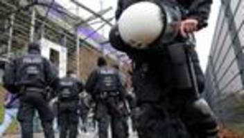 Fußball-Bundesliga: »Wettbewerbsnachteil«: Werder zahlt bei Risiko-Derby