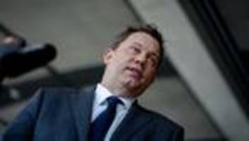 Energiekrise: Lars Klingbeil fordert Schritte gegen nahenden Kerosinmangel