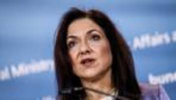 kerosinmangel: katherina reiche warnt vor alarmismus bei versorgung mit kerosin