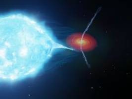 Gewaltige Jets gemessen: Schwarzes Loch schießt mit Energie von 10.000 Sonnen