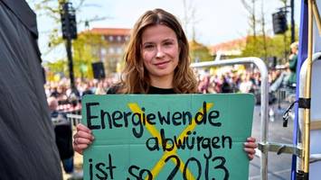 tausende teilnehmer bei energie-demo in berlin – auch luisa neubauer