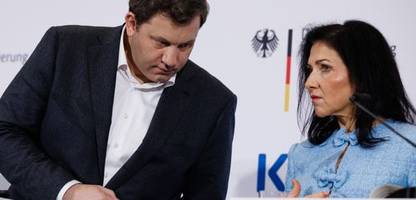 energiekrise: lars klingbeil fordert katherina reiche zu vorbereitung auf kerosinmangel auf