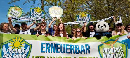 Tausende protestieren gegen Energiepolitik der Regierung