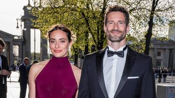 Beim Bundespresseball: Arne Friedrich zeigt sich erstmals mit seiner neuen Freundin