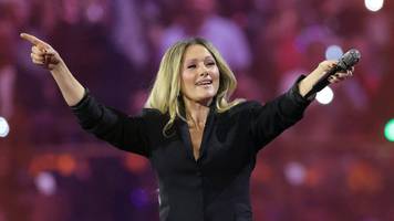 Plötzlich tanzt Helene Fischer im niederländischen Fernsehen auf dem Tisch