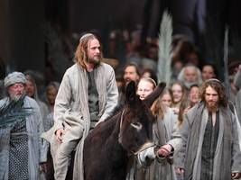 „Oberammergau“ von Robert Löhr: Die Entstehung der Passionsspiele als Brutalo-Roman