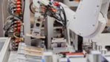 apple recycling-roboter: dieser roboter könnte 1,2 millionen iphones zerlegen. könnte
