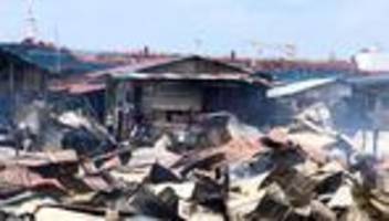 Feuer in der Nacht: Tausende Menschen von Großbrand in Malaysia betroffen