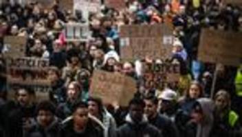 oldenburg: »ein jahr ohne lorenz« - demo erinnert an tödliche schüsse