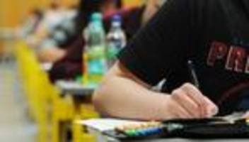 Schulen: Tausende Jugendliche starten in Abi- und P10-Prüfungen