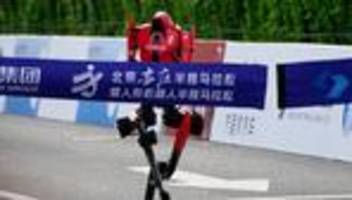 Sport und Technik: »Blitz«-Roboter laufen Menschen bei Peking-Marathon davon