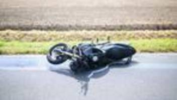 Unfälle: Autofahrer übersieht Motorrad – zwei Verletzte