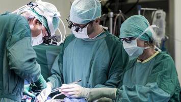 Am OP-Tisch schikaniert immer noch der Halbgott in Weiß