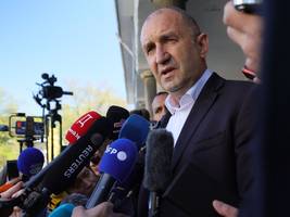 parlamentswahl in bulgarien: prognosen: partei von ex-präsident radew gewinnt wahl in bulgarien