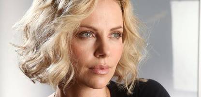 charlize theron: schauspielerin spricht über ihre gewaltgeprägte kindheit