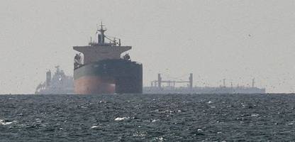 straße von hormus: usa haben laut donald trump ein iranisches frachtschiff angegriffen und geentert