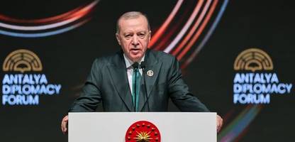 »Antalya Diplomacy Forum«: In der Nähe von Golfresort und Beachclub wird Erdoğan zur Friedenstaube