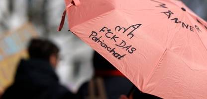 essay von margarete stokowski: es reicht nicht, wenn die scham die seite wechselt