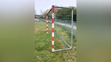 Diebe stehlen komplettes Handballtor von einer Sportanlage