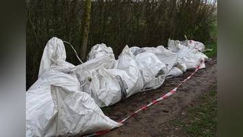 illegale müllentsorgung: auffälliger bodenbelag könnte zu den tätern führen