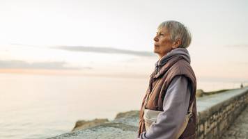 habe versucht, in den ruhestand zu gehen: doch auch mit 90 arbeitet waltraud noch in der häuslichen pflege