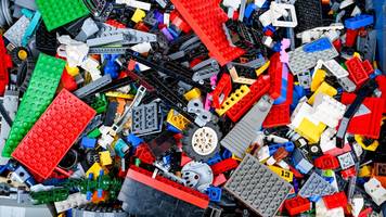 Mann aus Kalifornien wird beschuldigt, Nudeln als Ersatz für gestohlene Legosteine verwendet zu haben