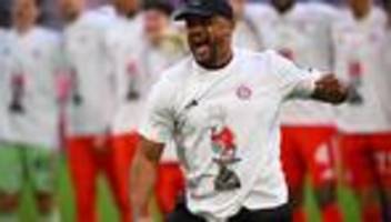 Fußball-Bundesliga: Gedämpfte Bayern-Party: Meister mit Kakadu