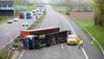 Langer Stau: A7 nach Lkw-Unfall Richtung Norden gesperrt