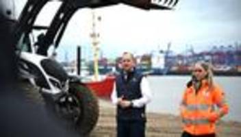 Reinigung am Elbstrand: Hamburgs Strandreiniger trotzen Müll und Muskelkater